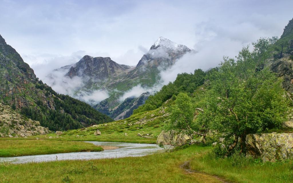 山云树和克里克壁纸 高清图片 壁纸 自然风景 桌面城市