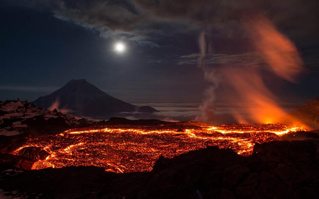 火山喷发图片