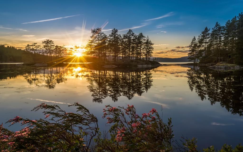 挪威自然日落,湖泊,树木,太阳光壁纸