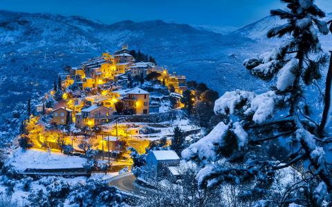 雪冬天，山，森林，村庄，晚上，黄昏，灯壁纸