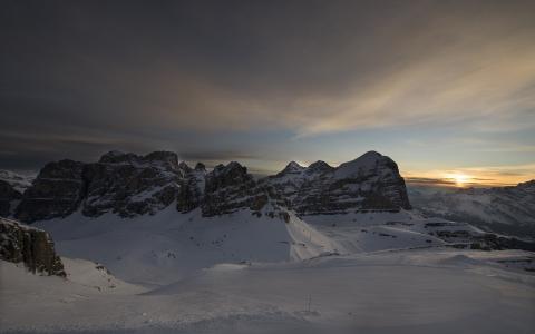 日落雪风景山高清壁纸