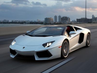 兰博基尼Aventador LP700-4白色超级跑车前视图壁纸