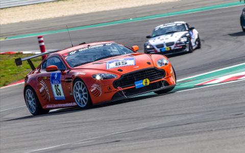 阿斯顿·马丁v12 Vantage GT3赛车相关车壁纸