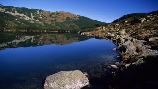 湖倒影景观山岩石石头高清壁纸