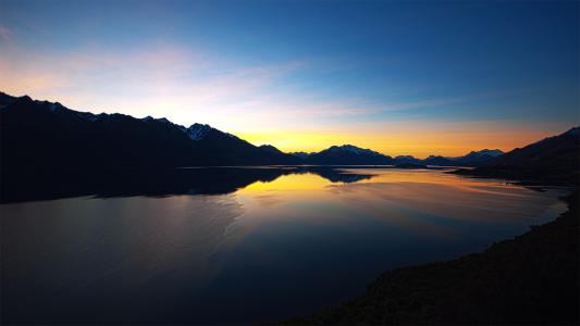 日落湖景观山高清壁纸