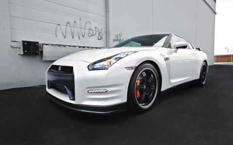 日产GTR R35白色汽车侧视图壁纸