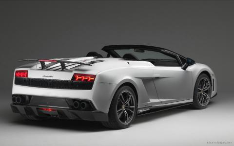 2011兰博基尼Gallardo LP570 4 Spyder Performante 3壁纸