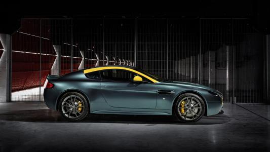 2014年阿斯顿·马丁V8 Vantage N430壁纸