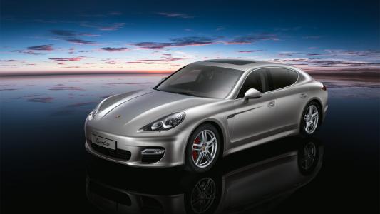 保时捷Panamera Turbo壁纸