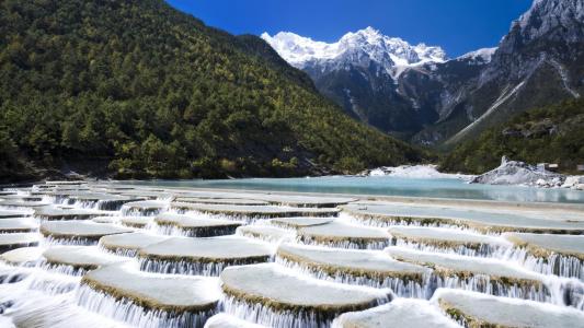 瀑布山河高清壁纸