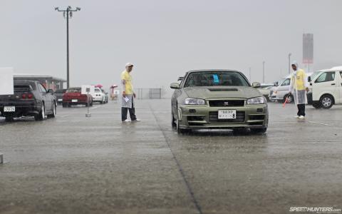 日产天际线GTR雨高清壁纸