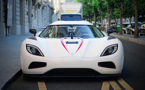 Koenigsegg白色超级跑车前视图壁纸