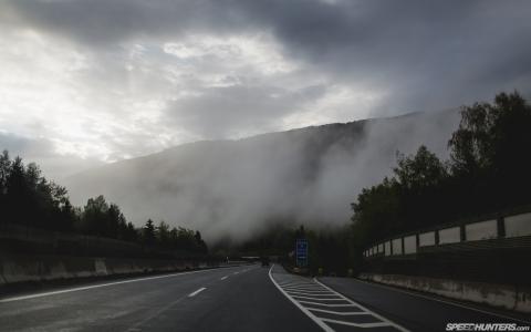 道路雾雾奥地利高清壁纸