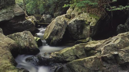 岩石壁纸山流