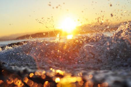 水浪和太阳壁纸