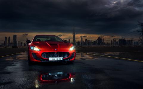 Maserati Granturismo的红色跑车前视图，灯，迪拜壁纸