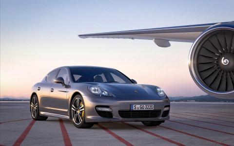 2011保时捷Panamera Turbo S 3壁纸