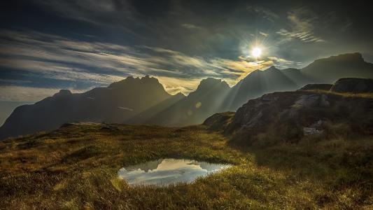 阳光山景观池塘高清壁纸