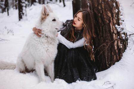 妇女，动物，性质，红色唇膏，雪，冬天，德国牧羊犬壁纸