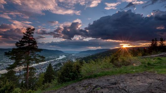 挪威，Drammen，山，树，云，日落壁纸