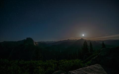 月光夜景山高清壁纸