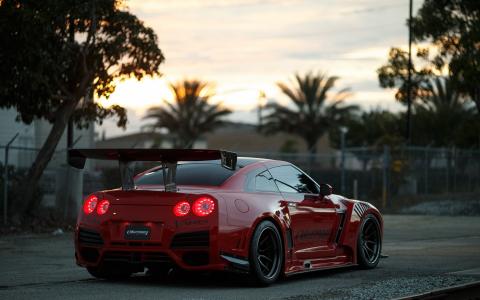 日产GTR R35红色汽车后视图壁纸
