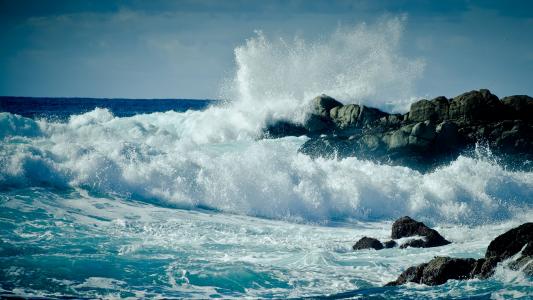 海浪岩石蓝色高清壁纸