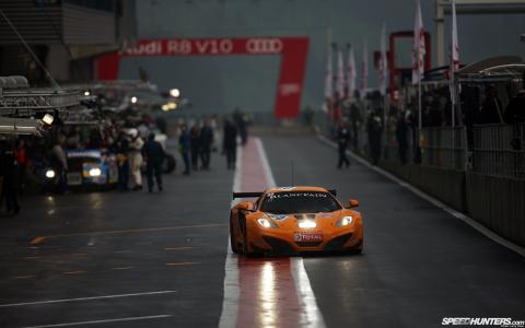 迈凯轮MP4-12C GT3 Pit Pit Stop高清壁纸