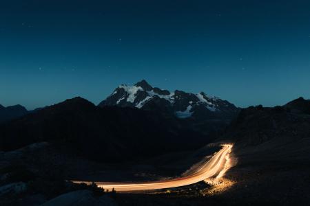 山，路，光径，星星，夜，天空，性质，景观，剪影，山壁纸