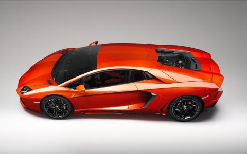 2011年兰博基尼Aventador 3壁纸