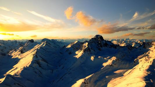 雪山高清晰度壁纸