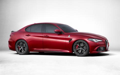 2016阿尔法罗密欧Giulia Quadrifoglio 952红色超级跑车壁纸