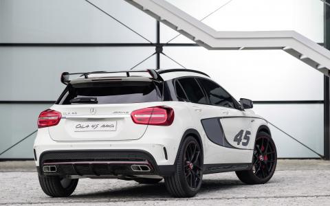 2013年奔驰概念GLA45 AMG 2壁纸