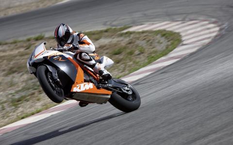 KTM RC8 Sportbike Wheelie高清壁纸