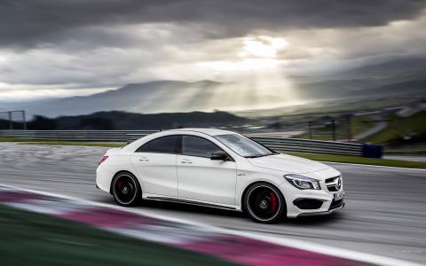奔驰AMG CLA45运动模糊阳光高清壁纸
