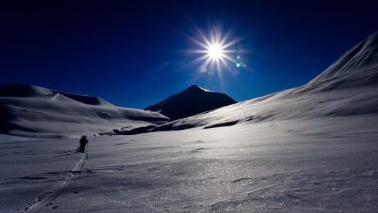 阳光雪景观高清壁纸