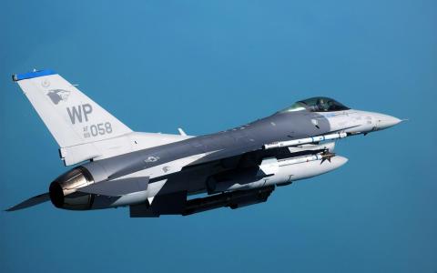 F-16战隼壁纸