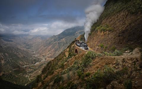 火车山景观山谷高清壁纸