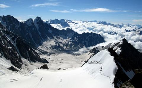 云景观山雪高清壁纸