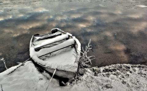 船冬季冰雪冰冻反射高清壁纸