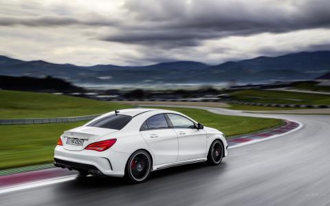 奔驰AMG CLA45 Motion Blur Ra​​ce Track高清壁纸