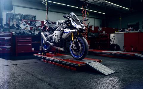 雅马哈YZF R1M 2015高清壁纸