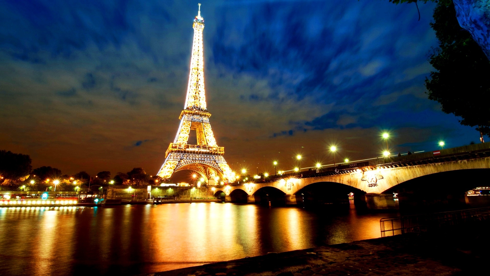 法国巴黎的埃菲尔铁塔高清壁纸图片-壁纸图片大全
