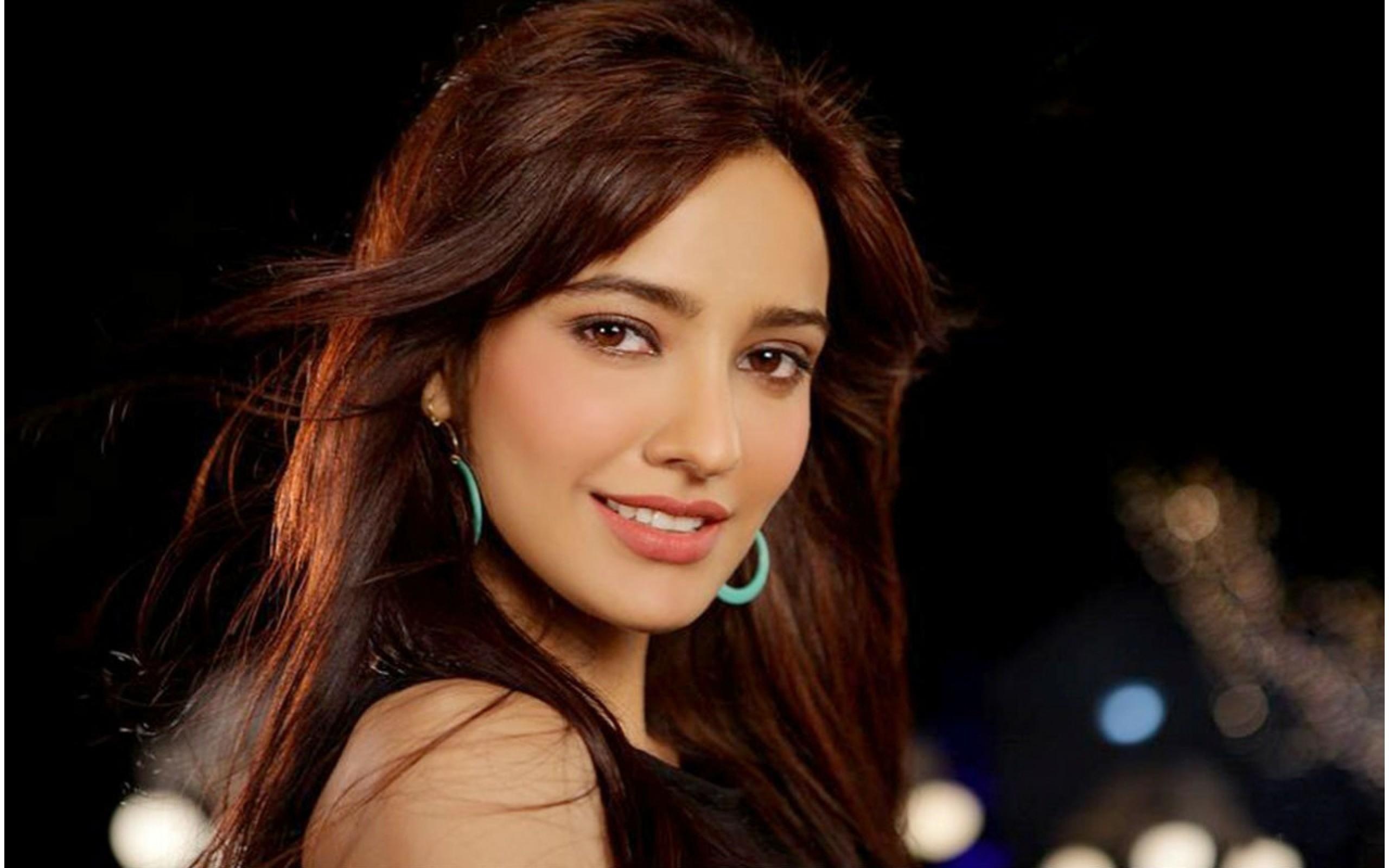 Neha Sharma在Jayanta Bhai Ki Luv故事电影壁纸