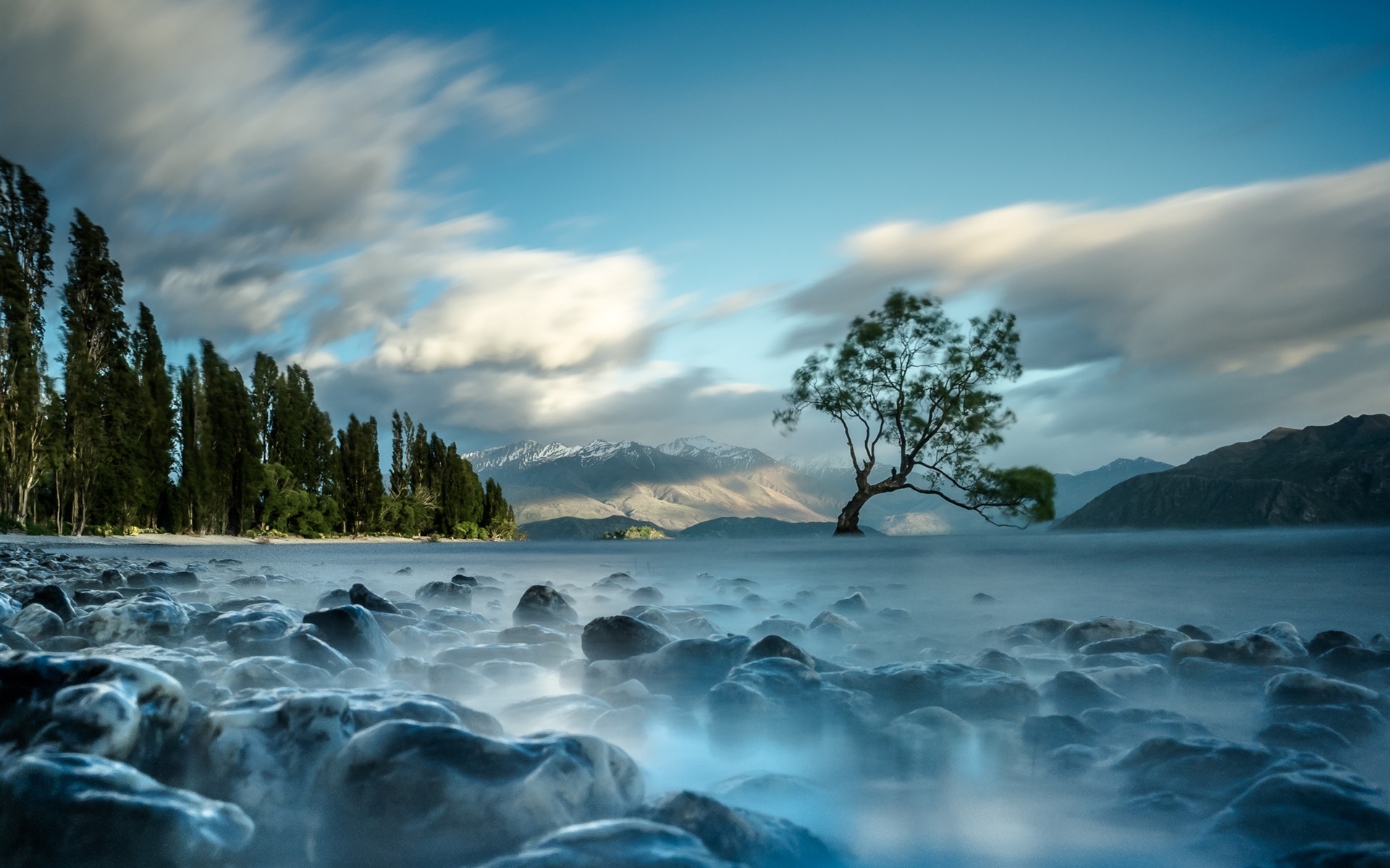 美丽的自然,河流,岩石,树木,山脉,黎明,雾壁纸1280x960分辨率查看