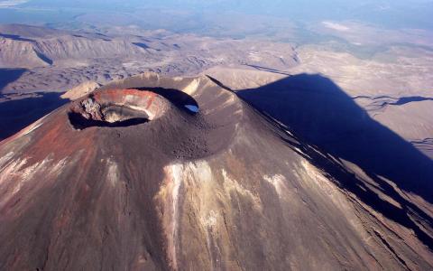 普鲁火山图片
