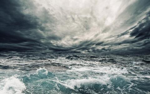 海上狂风暴雨图片