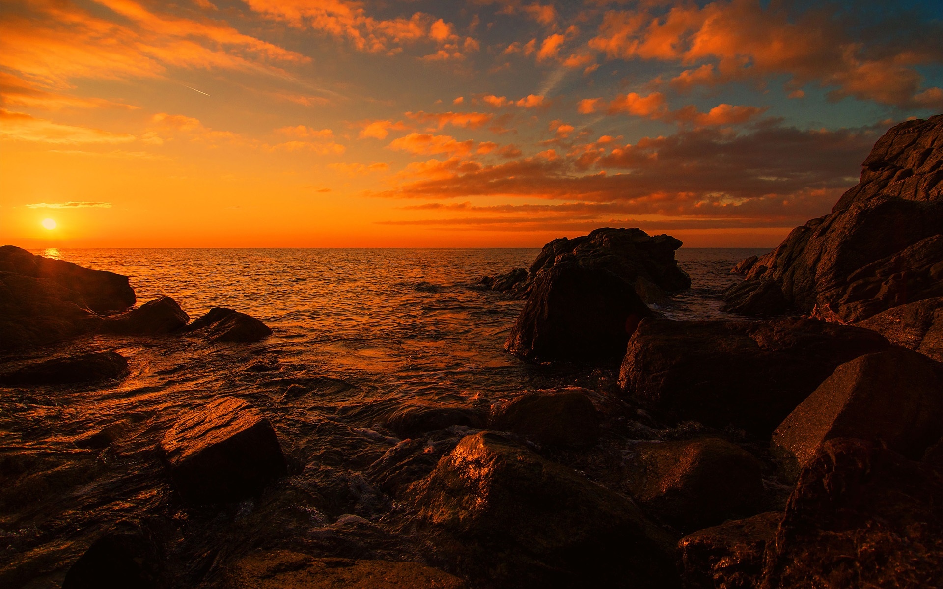 海,沙滩,岩石,日落,黄昏壁纸1440x900分辨率查看
