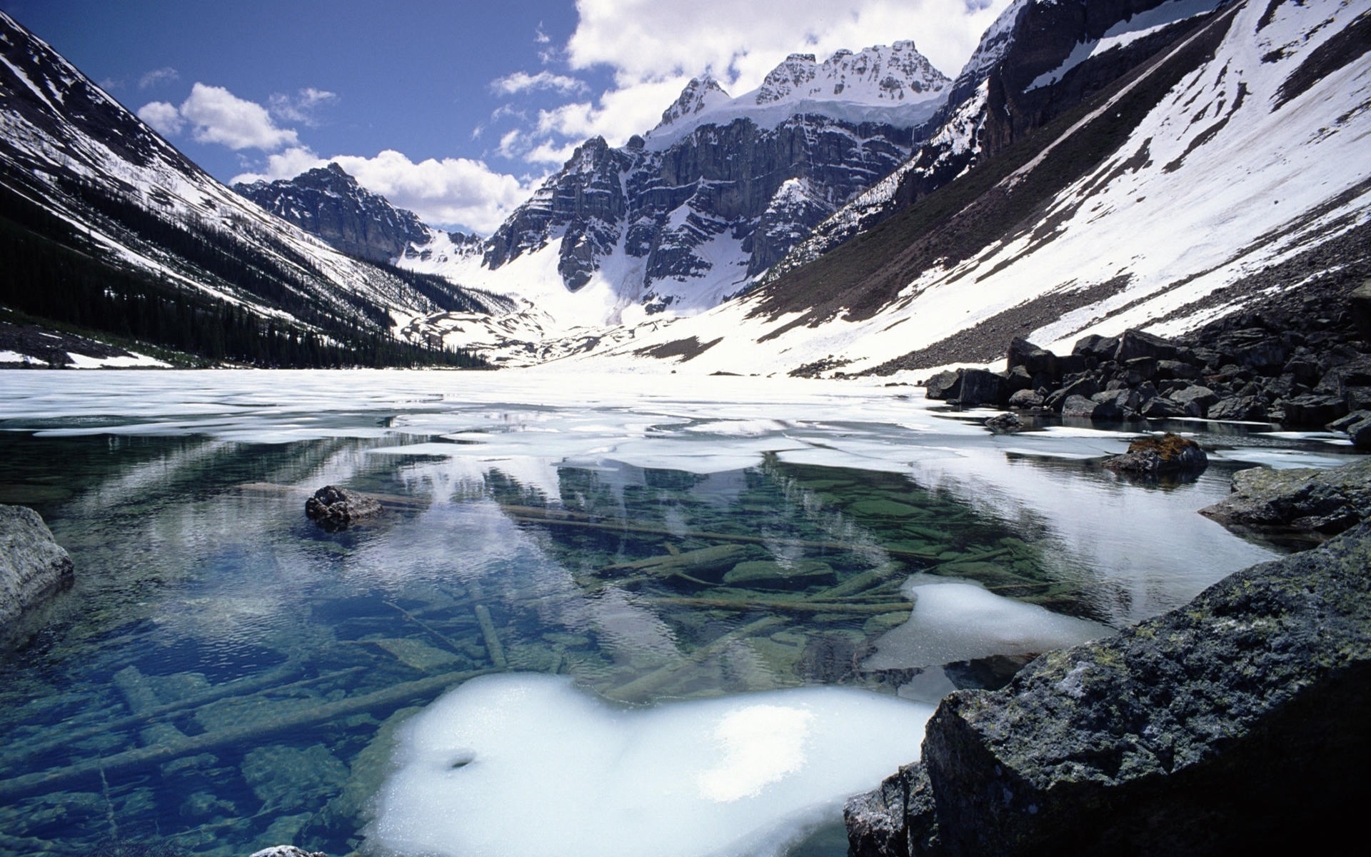 惊人的湖和山在冬季壁纸1600x900分辨率查看