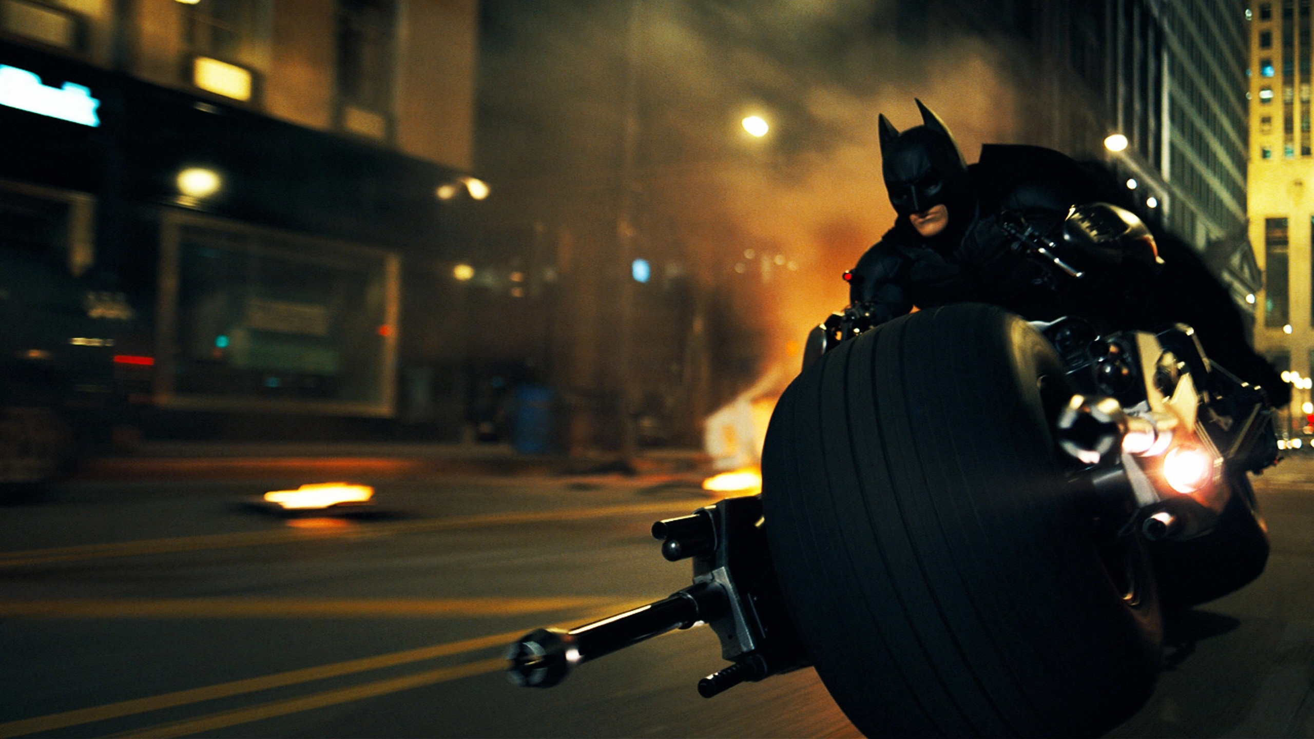 蝙蝠侠黑暗骑士摩托车高清壁纸2560x1440分辨率查看